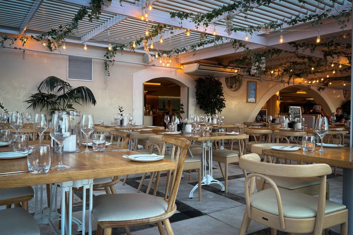 A restaurant dining room
